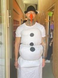 Quelle: Evangelische Kita Sonnenschein Ein Mann verkleidet als Schneemann