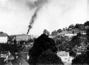 auchender Schornstein der Anstalt Hadamar, vmtl. 1941