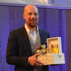 Quelle: Evangelische Gemeinde Mannheim Süd Johannes Stange mit Abschiedsgeschenk